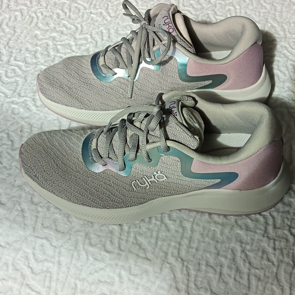 RYKA Flourish Size 8M